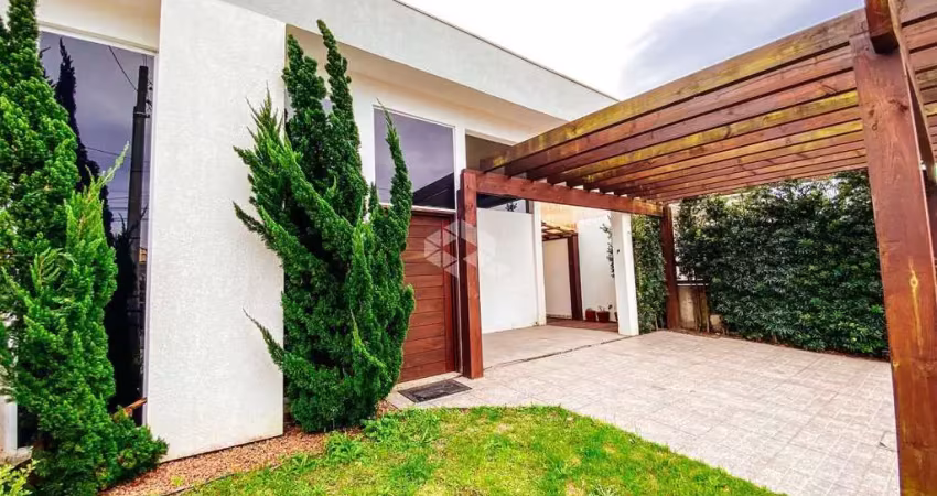 Casa térrea com 04 dormitórios, 03 suìtes, living 2 ambientes, em atlântida - xangri-lá/rs.