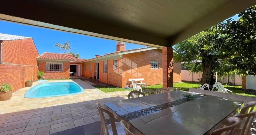 Casa em Atlântida/Xangri-Lá, 05 dormitórios, 03 suítes 03 vagas