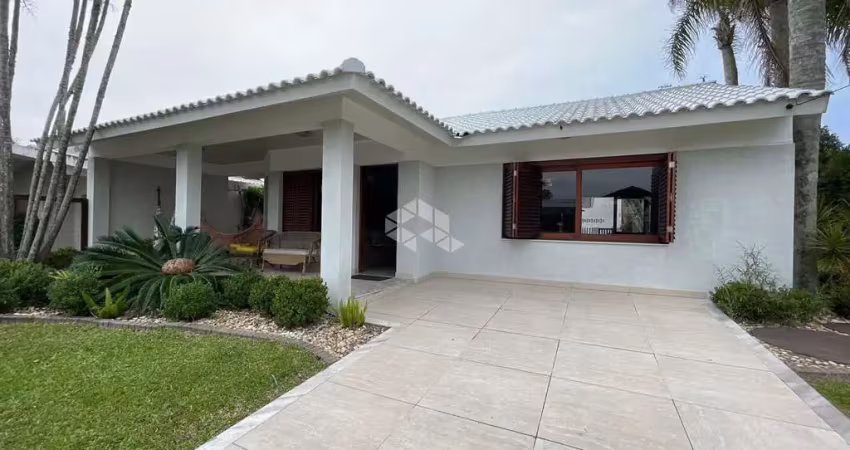 Casa 03quartos/dormitórios/suíte, piscina e 02 vagas/box em xangrilá!