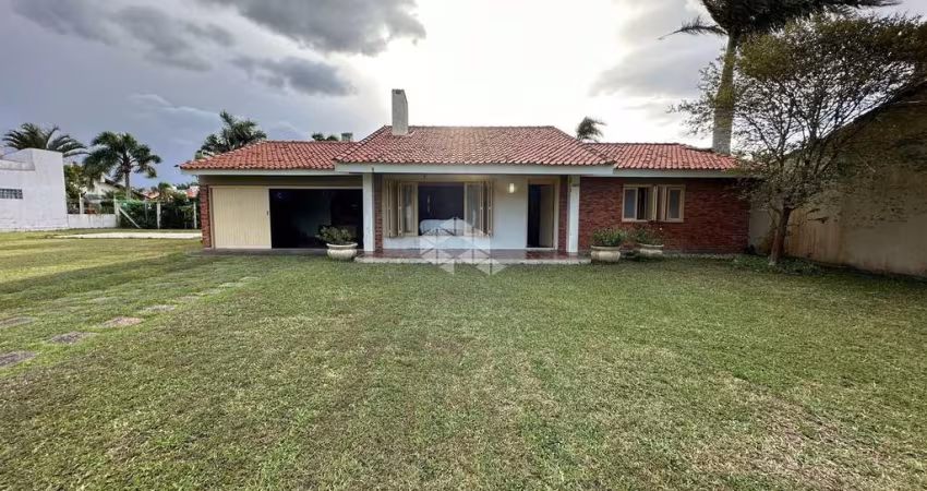 Casa Térrea  em Atlântida/Xangri-Lá/RS  com /3 dormitórios, ótima localização.