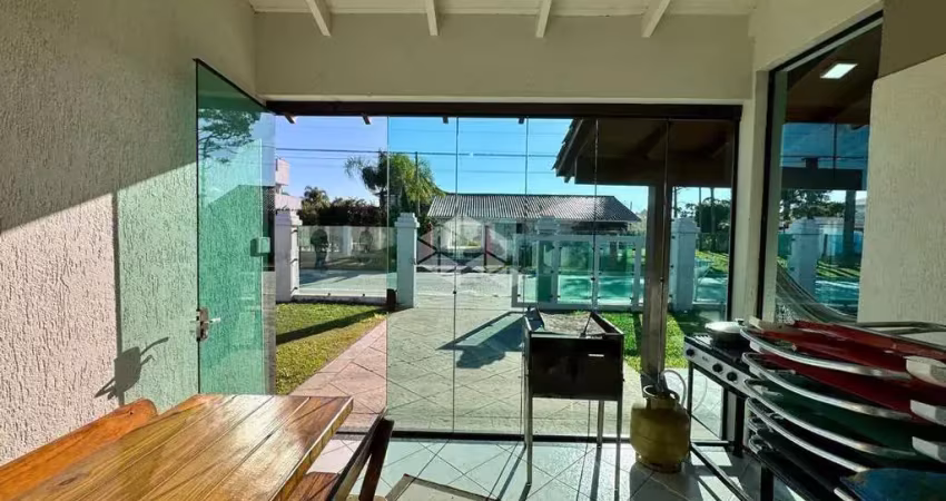 Casa em atlântida, 03 dormitórios sendo 1 suíte 04 vagas