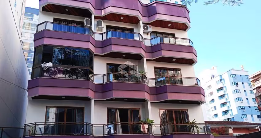 Apartamento próximo ao Camelódromo com 2 quartos e 1 vaga mobiliado