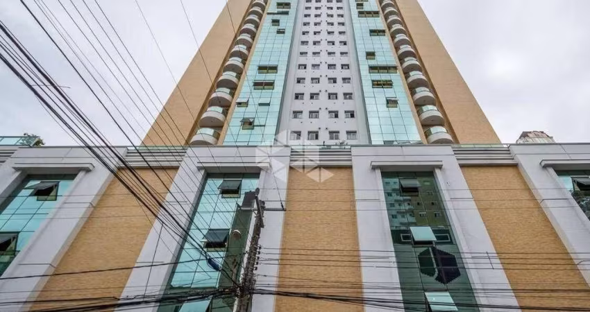 Apartamento 3 suítes e 3 vagas no Centro de Balneário Camboriú