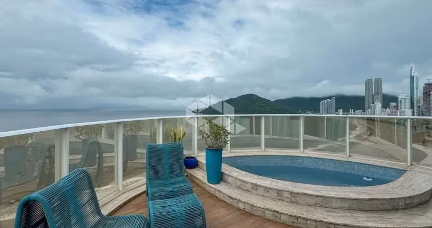 Cobertura Duplex Frente Mar 3 suítes 4 vagas com piscina em Balneário Camboriú