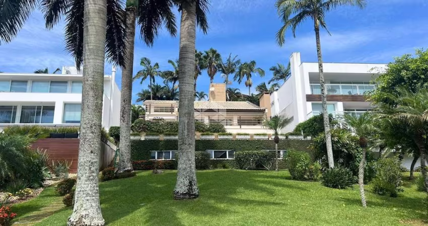 Casa em condomínio com 6 quartos e Vista Mar em Itapema