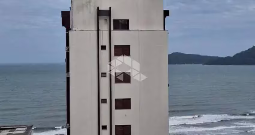 Apto 3 suítes, 2 vagas de garagem, mobiliado e decorado. 1 apartamento por andar.