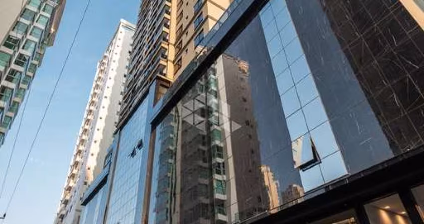 Apartamento com 4 suítes , sala de jantar e estar integradas no Bairro Pioneiro em Balneário Camboriú