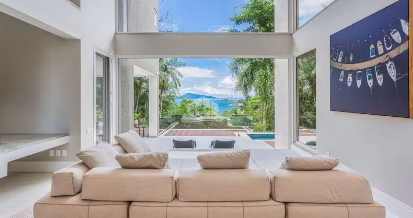 Mansão exclusiva com vista mar mobiliada e decorada no Estaleirinho em Balneário Camboriú