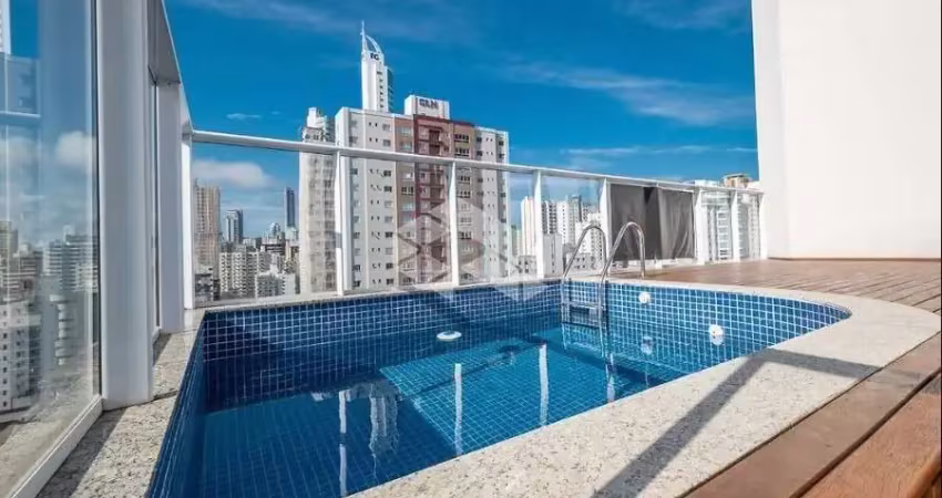 Cobertura 4 quartos, sendo 4 suítes com 3 vagas de garagem. Localizado no centro de Balneário Camboriú