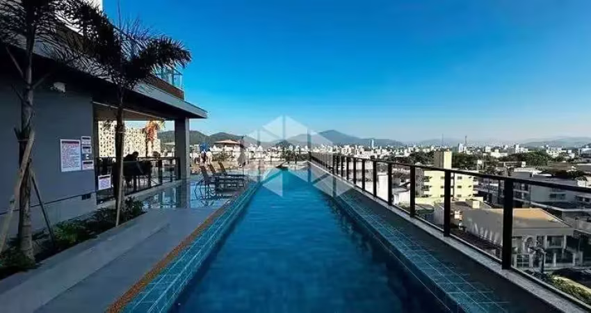 Apartamento com 3 suítes e 2 vagas no Centro de Balneário Camboriú