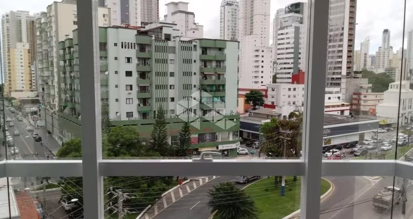 Sala Comercial a Venda, 73,63 m2, 2 vagas garagem