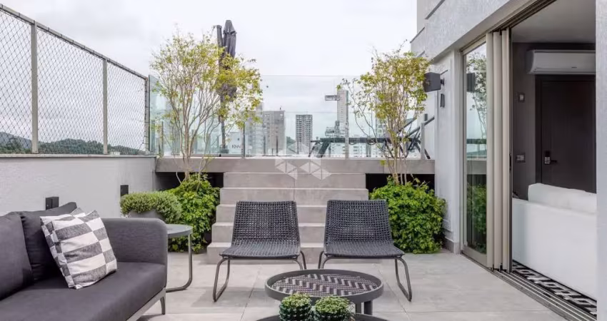 Cobertura duplex com piscina 3 suítes mobiliada e decorada no Pioneiros em Balneário Camboriú