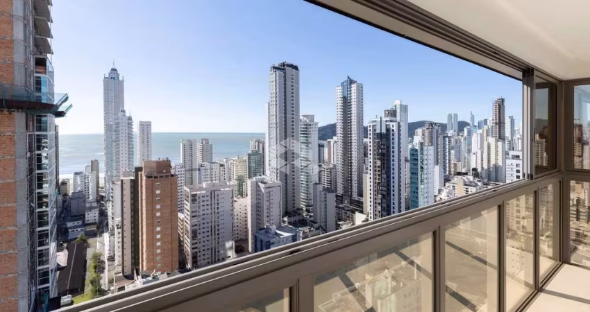 Apartamento novo 4 suítes andar alto no Centro de Balneário