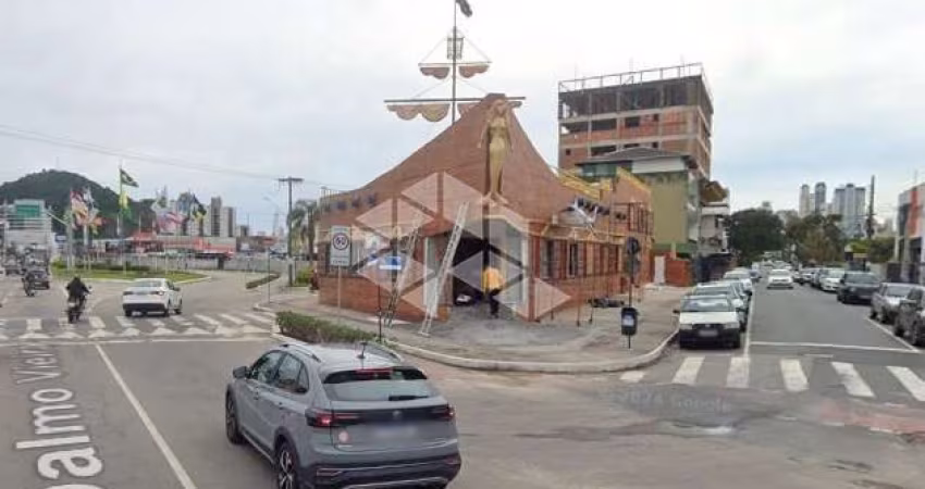 Terreno comercial 1054m² Av do Estado no Centro de Balneário