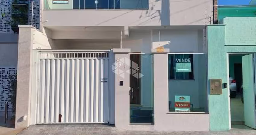 Sobrado 3 suítes 2 vagas no Centro