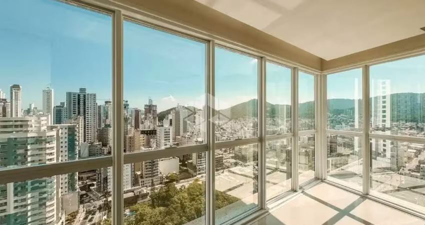 Apartamento 3 quartos . 3 suítes e 2 vagas de garagem.