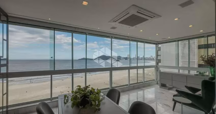 Apartamento com 3 quartos, 3 suítes e com 4 vagas de garagem