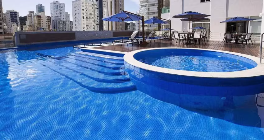 Apartamento com 4 quartos, 4 suítes e 3 vagas de garagem.