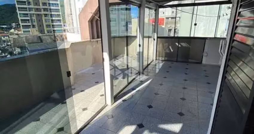 Apartamento 02 quartos , sendo 01 suíte e 01 vaga de garagem