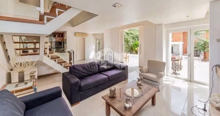 Casa de 5 dormitórios à venda com 560 m² e piscina !