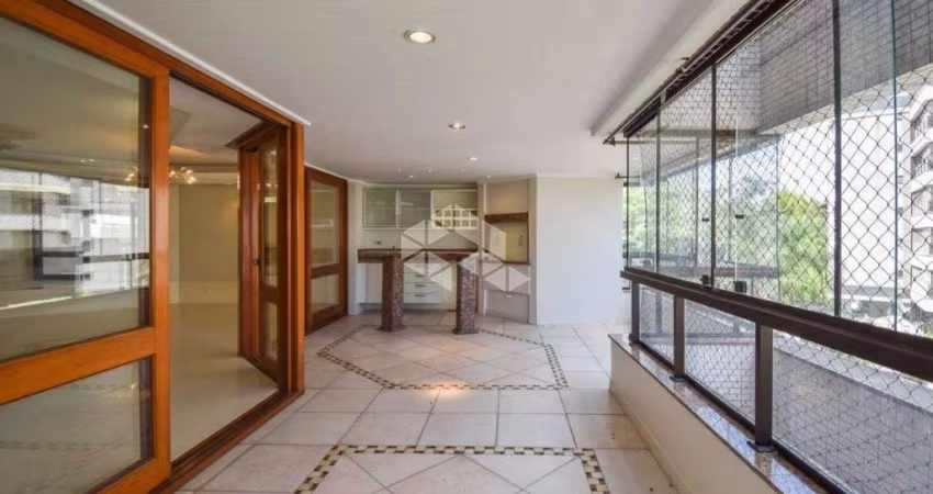 Apartamento de 263 m², 4 dormitórios sendo 2 suítes, 2 vagas no Bela Vista.