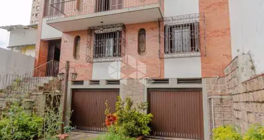 Apartamento com 135 m², 2 dormitórios, suíte, amplo living, banheiro social, copa cozinha, despensa e 2 vagas