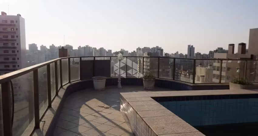 Cobertura de 381 m², 3 dormitórios sendo 1 suíte e 3 vagas de garagem.