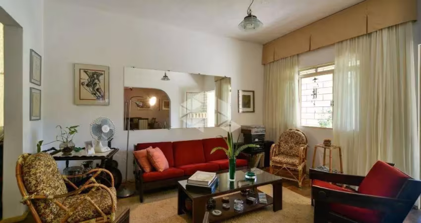 Casa com 3 quartos à venda na Avenida Teixeira Mendes, 514, Chácara das Pedras, Porto Alegre