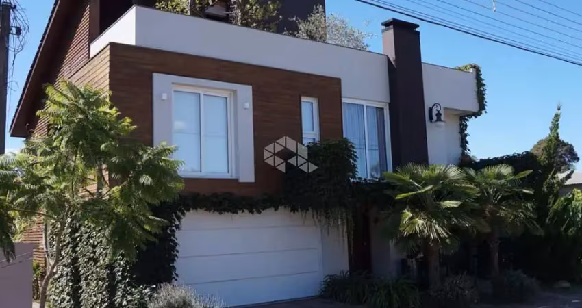 Terreno com 2 casas , 2 apartamentos e uma sala comercial, ideal para famílias grandes ou investidor