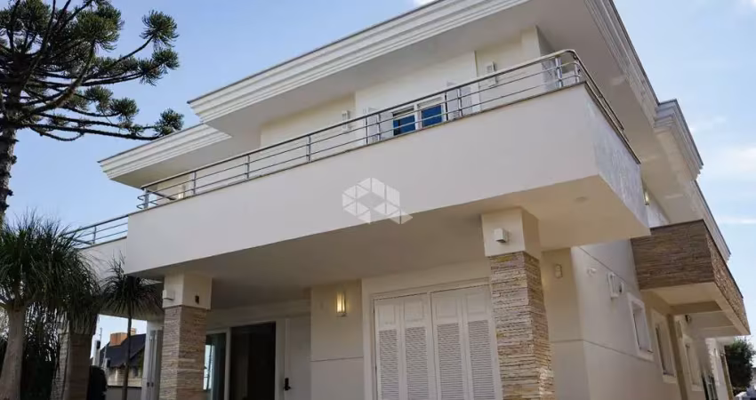 Casa de alto padrão mobiliada,  com 5 suítes, salão de festas, pergolado e uma linda área externa.