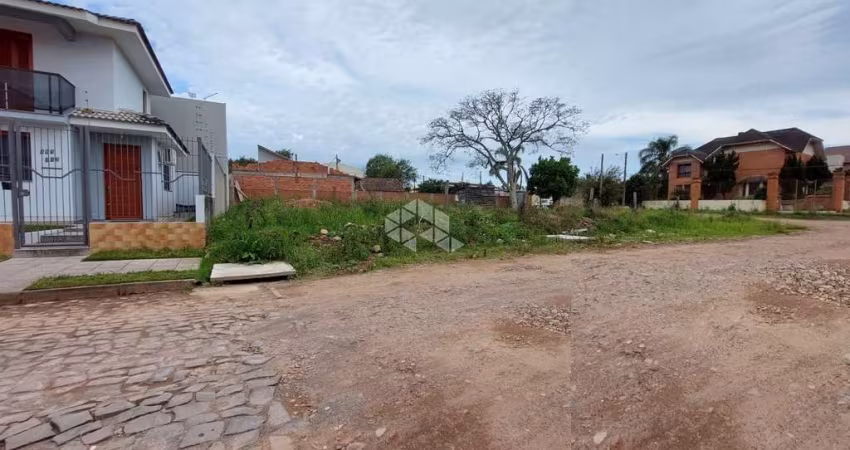 Terreno no condomínio Residencial Ouro Verde com 384,00m², área plana