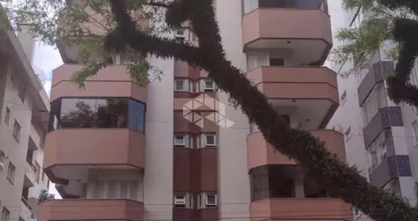 Apartamento no centro com 03 quartos sendo 01 suíte