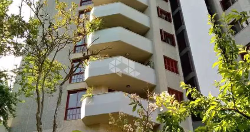 More no centro de bento gonçalves com muito verde ao seu redor.