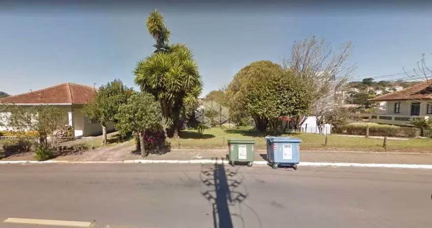 Terreno de esquina com excelente localização, frente norte, indicado para edif. residencial e comercial.