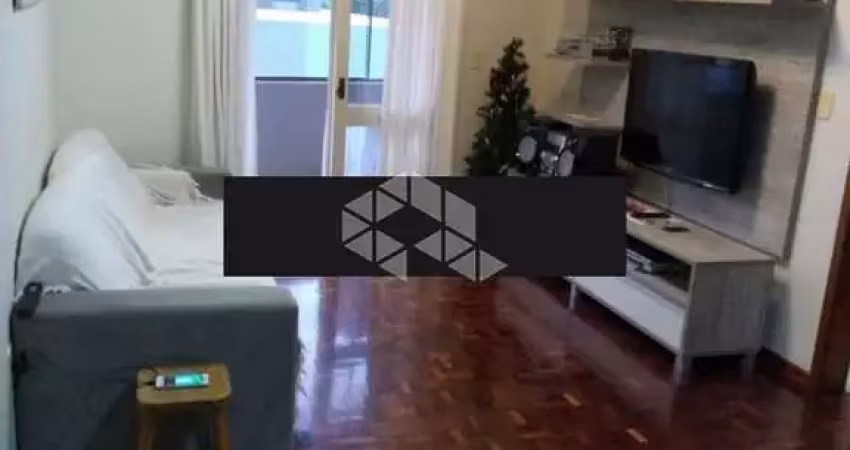 Apartamento semi mobiliado de 03 dormitórios, sendo 01 suíte.