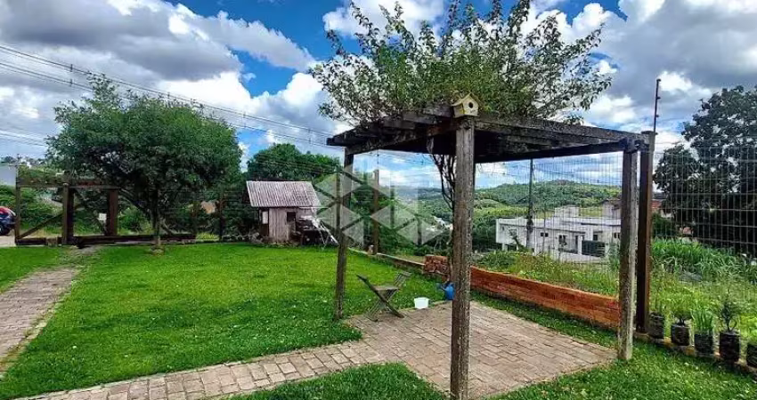 Casa no bairro santa rita de 3 quartos, sendo 2 suítes na parte superior