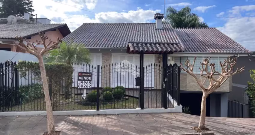 Casa com 230,59 m² privativos, com 4 quartos sendo uma suíte, no bairro santo antão