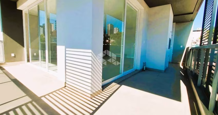 Próximo à charmosa Praça Vico Barbieri, este apartamento oferece conforto e praticidade em um só lugar.