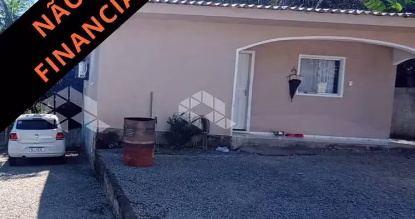 Casa com 02 quartos/dormitórios no bairro saudade, em biguaçu- sc