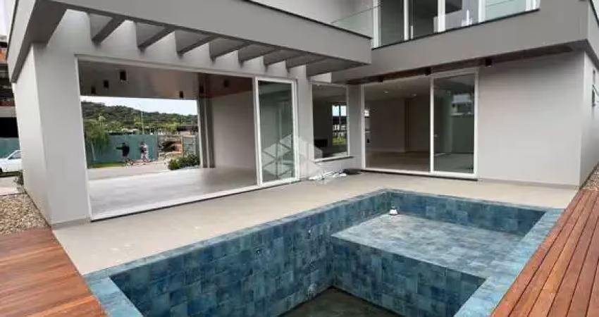Casa com 3 suítes no bairro pedra branca, em palhoça- sc