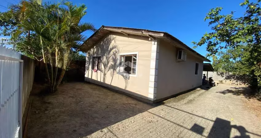 Casa com 3 quartos/dormitórios no bairro três riachos, em biguaçu- sc