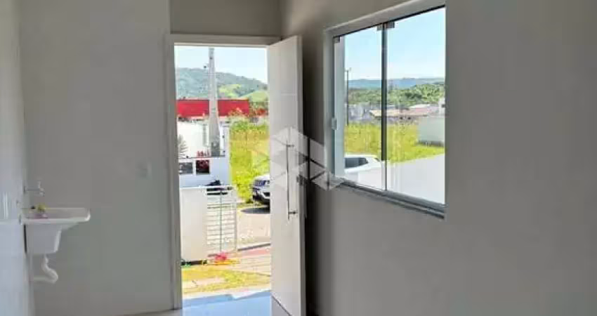 Casa geminada com 2 quartos/dormitórios no bairro forquilhas, em são josé- sc