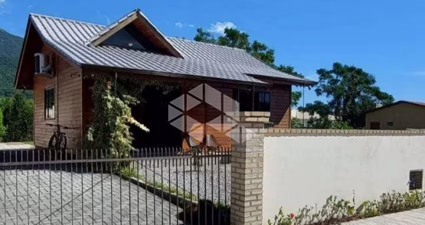 Casa com 2 quartos/dormitórios no bairro Praia de Fora, em Palhoça- SC
