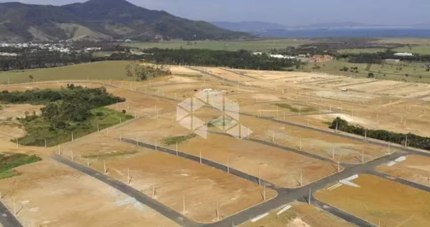 Terreno no bairro areias de baixo, em governador celso ramos - sc