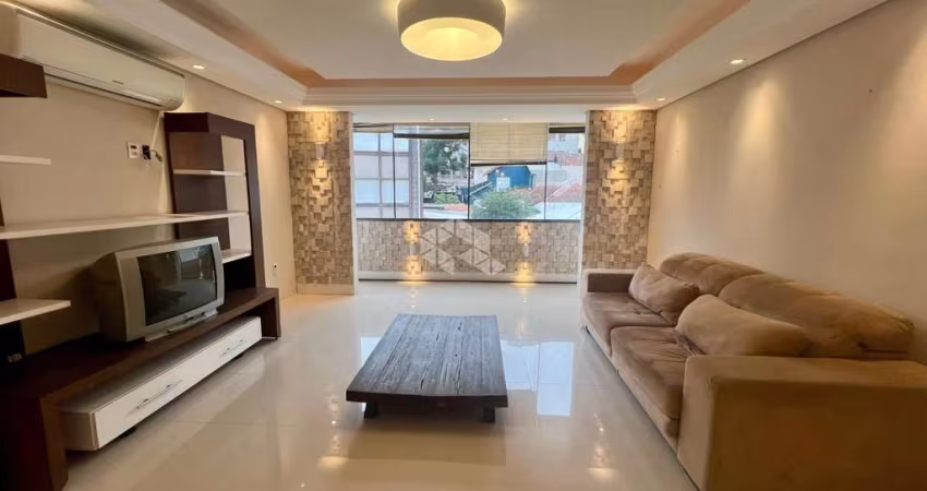 Apartamento de 2 dormitórios, reformado de frente no bairro Santa Cecília
