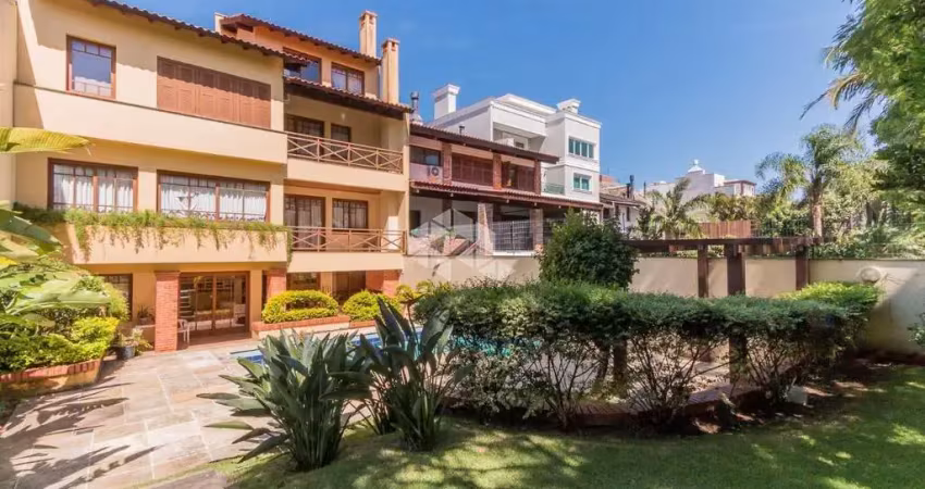 BELÍSSIMA CASA, COM EXCELENTE ACABAMENTO E CONSERVAÇÃO!