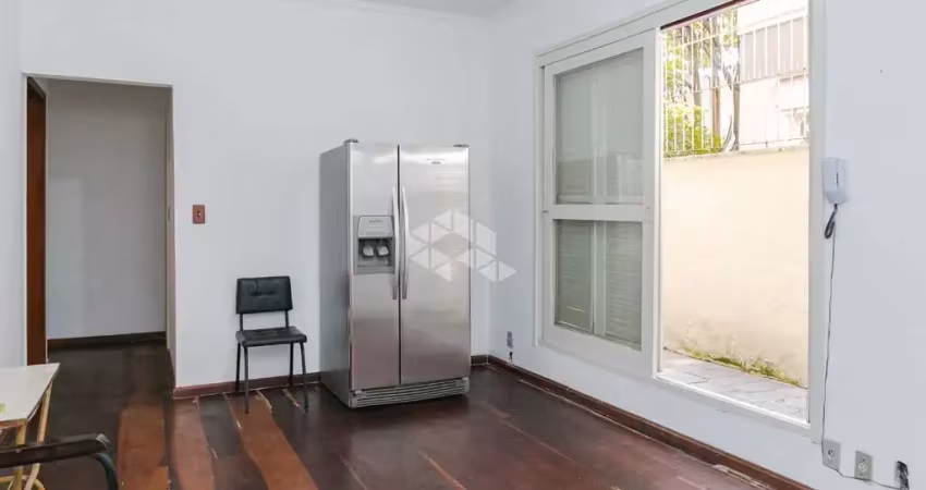 Apartamento com 86m² privativos, térreo, desocupado