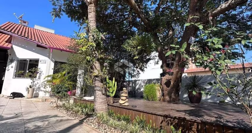 Casa com três quartos em Bombas Bombinhas SC