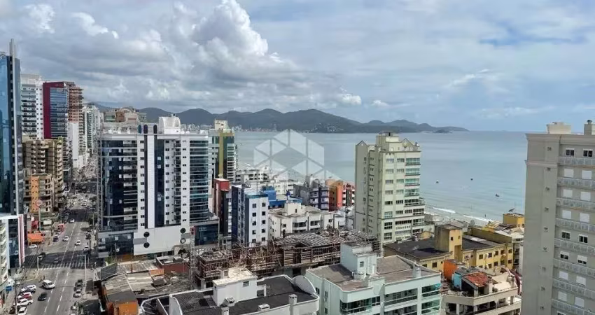 Apartamento com quatro quartos em meia praia itapema/sc