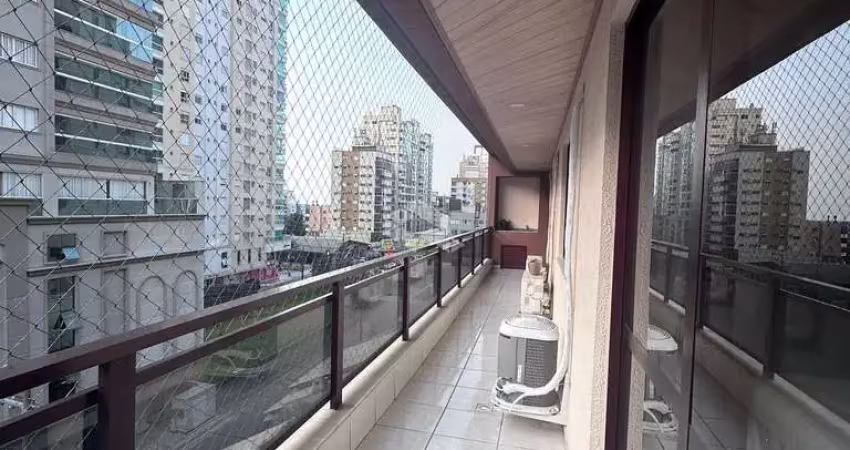 Apartamento três dormitórios na Meia Praia em Itapema SC